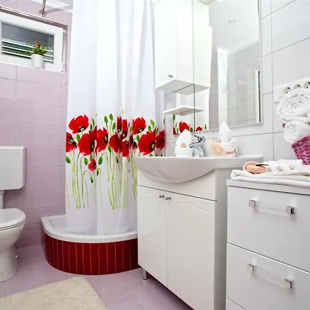 Rilka - 20m From The Sea Apartment